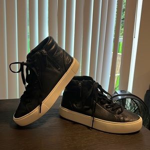 Ugg Ollie sneaker Women’s size 8.5